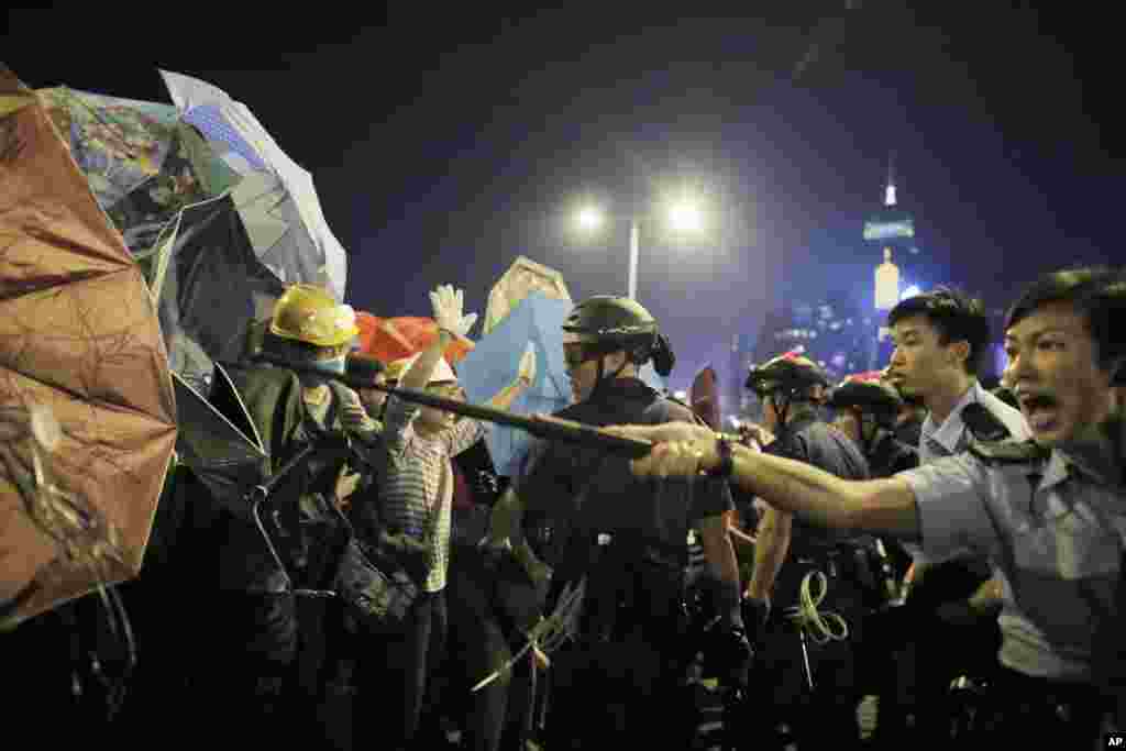 Police officers clash with protesters outside government headquarters in Hong Kong, Nov. 30, 2014.