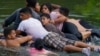 Muertes de migrantes en el río Bravo intensifican tensiones entre Texas y el gobierno federal