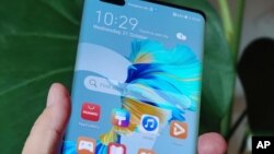 華為公司在英國倫敦推出的Mate 40智能手機。 (2020年10月22日)