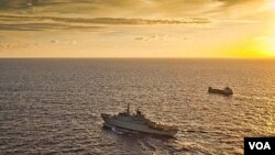 Un buque de guerra sueco escolta al buque mercante hasta las costas de Somalia.