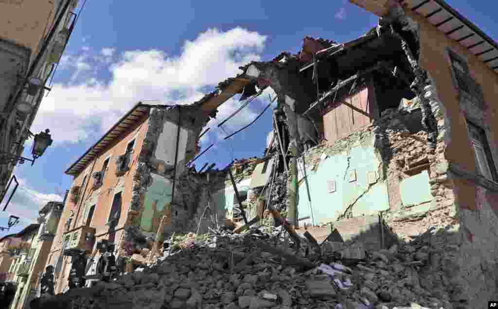 Hotunan Mumunar Girgizar Kasa Da Ta Faru A Kasar Italiya, Aug. 24, 2016.
