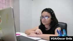 Luna Camila es una estudiante hondureña que inició sus clases de manera virtual.