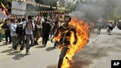 Xitoydan norozi Tibetda o'zi o't qo'yish hollari