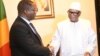 Remise de l'avant projet de loi portant révision à la Constitution du 25 février 1992 à IBK, le 2 avril 2019. (VOA/Kassim Traoré)