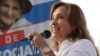 ARCHIVO - La presidenta de Perú, Dina Boluarte, quien enfrenta una investigación fiscal por posible enriquecimiento ilícito y por no haber declarado sus relojes de lujo y otras joyas, habla en una actividad en Lima, el 22 de febrero de 2024.