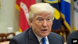 Presiden Donald Trump di Roosevelt Room Gedung Putih, Washington, Selasa, 24 Januari, 2017. (AP Photo/Pablo Martinez Monsivais)