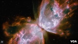 Esta nebulosa planetaria se encuentra en la Vía Láctea. Es el resultado de una estrella moribunda de la que se desprenden gases y radiación ultravioleta.