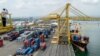 ILUSTRASI - Pelabuhan peti kemas di Semarang, Jawa Tengah, 21 September 2016. (Foto: Aji Styawan/Antara Foto via Reuters)
