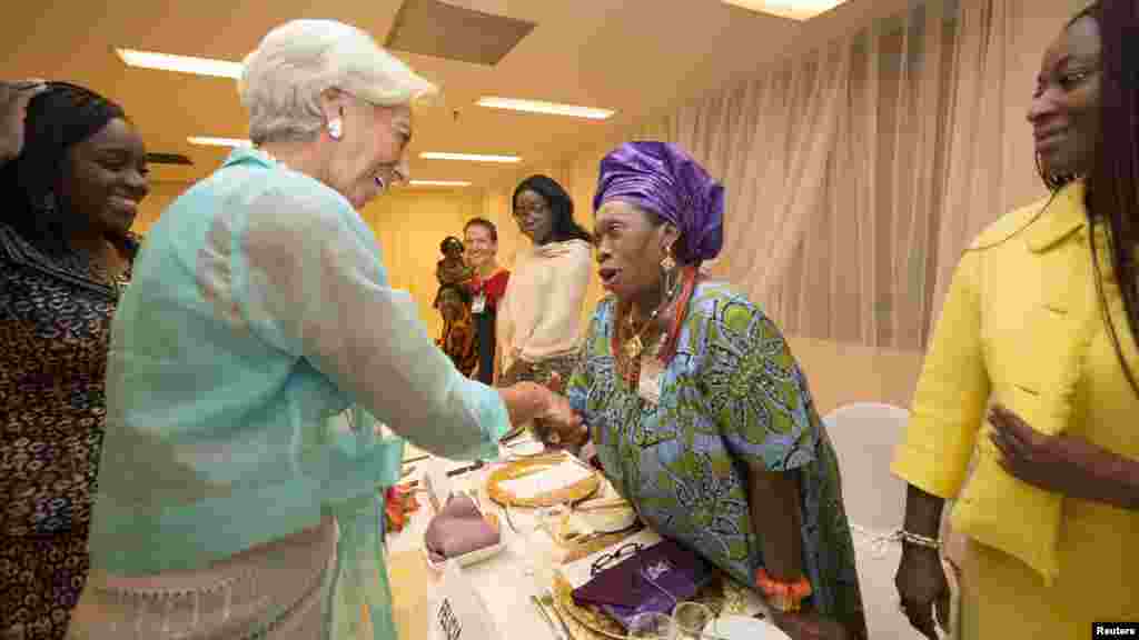 Ministan Kudi Na Najeriya Tare Da Shugabar Hukumar Asusun Bada Lamuni Na Duniya Christine Lagarde Yayin Da Zata Gana Da Shugabar Mata Otal Din Transcorp Hillton A Birnin Abuja Najeriya, Janairu 6, 2016. 