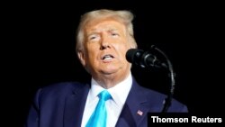 El presidente Donald Trump dijo en su cuenta de Twitter que tenía "más activos que deuda", el lunes 28 de septiembre de 2020.[Archivo]