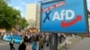Arhiva - Pristalice AfD-a tokom šetnje u Erfurtu, Nemačka, 1. maja 2019.