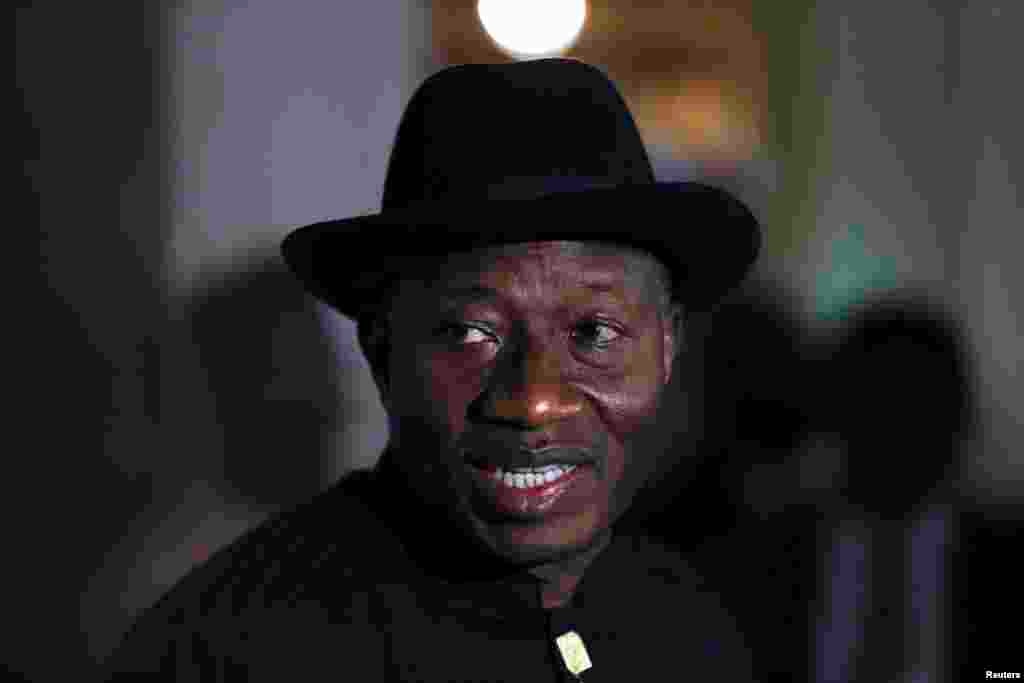 Presiden Nigeria Goodluck Jonathan memberikan keterangan kepada media di Abuja (9/5), mengenai situasi di Chibok dan menyatakan bahwa dia percaya siswi-siswi yang diculik tersebut masih berada di Nigeria. 