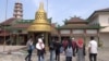 Para remaja peserta Pesantren Kilat Milenial Islami mengunjungi Vihara Lalitasvistara di Cilincing, Jakarta Utara, sebagai rangkaian kegiatan Tour of Tolerance, 26 Mei 2018. (Foto: Ahadian Utama/VOA)
