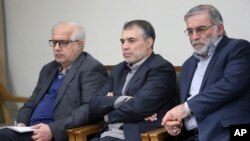 محسن فخری زاده، نفر اول از سمت راست (عکس آرشیوی از سال ۱۳۹۷)