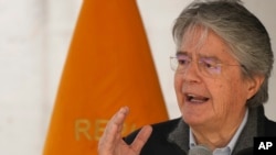 El presidente de Ecuador, Guillermo Lasso, habla durante una ceremonia en la que entregó municiones a la policía en la sede de la policía en Quito, Ecuador, el jueves 27 de julio de 2023.