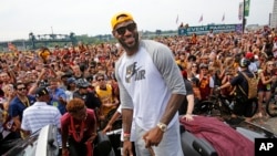  LeBron James des Cavaliers de Cleveland, au stade de Cleveland, le 22 juin 2016.