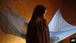 Zali Idy, jeune fille donnée en mariage à l'âge de 11 ans , dans sa chambre au village de Hawkantaki, Niger, le 18 juillet 2012. (photo d'illsutration)