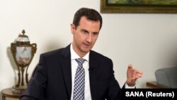 Le président syrien Bachar al-Assad donne une interview au journal espagnol El Pais, le 20 février 2016 à Damas. (REUTERS/SANA/Handout via Reuters)