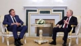 Arhiva: Predsjednik RS Milorad Dodil (L) na sastanku sa predsjednikom Rusije Vladimirom Putinom