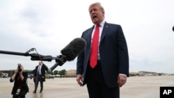 El presidente Donald Trump amenazó esta semana con hacer valer esos privilegios del ejecutivo para evitar que testifiquen varios de sus asesores