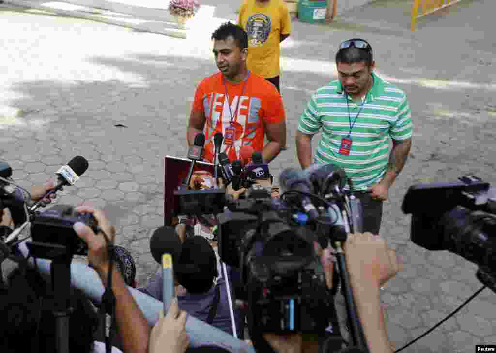 Michael Chan, right, brother of Australian death row prisoner Andrew Chan, talks to reporters beside Chintu Sukumaran, brother of Australian death row prisoner Myuran Sukumaran, at Wijayapura port in Cilacap, Central Java, Indonesia, April 28, 2015.