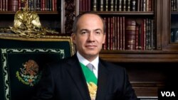 El embajador Carlos Pascual renunció debido al escándalo de WikiLeaks al criticar el gobierno de Felipe Calderón.