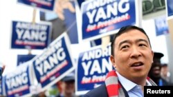 Biznismen i preduzetnik Endru Jeng sebe opisuje kao suštu suprotnost predsednika Trampa - Azijca koji voli matematiku. Slogan mu je: Učinimo da Amerika ponovo razmišlja. 