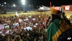 A Xavante indigenous leader speaks out against the approval a proposed constitutional amendment that would put the demarcation of indigenous lands into the hands of the Congress, at the World Indigenous Games in Palmas, Brazil, Oct. 28, 2015.