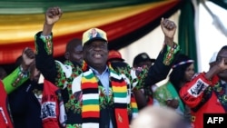 Le président du Zimbabwe, Emmerson Mnangagwa, prononce un discours à Bulawayo le 23 juin 2018.