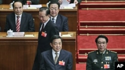 中国总理温家宝和重庆市委书记薄熙来3月初在北京两会的会场上(资料照片)