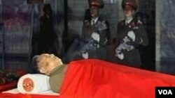 Los analistas esperan que la ceremonia sea similar a la del desaparecido padre de Kim Jong Il, el fundador de Corea del Norte, Kim Il Sung.
