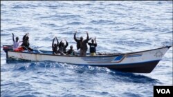 Bajak laut sering menyerang dan membajak kapal-kapal yang berlayar di lepas pantai Somalia (foto: dok.).