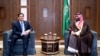 El príncipe heredero saudita y primer ministro, Mohammed bin Salman, se reúne con el secretario de Estado de EEUU, Marco Rubio, en el Palacio Real en Yeda, Arabia Saudita, el 10 de marzo de 2025.