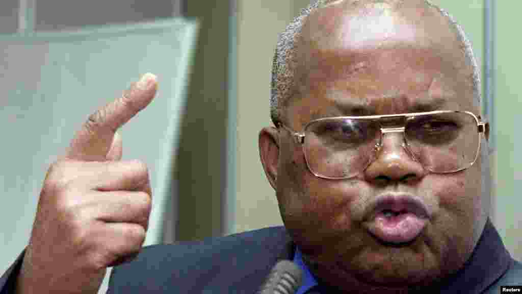 Etienne Tshisekedi, chef de l'Union pour la Démocratie et le Progrès Social (UDPS) en République Démocratique du Congo,à Bruxelles, lors d'une conférence de presse le 18 janvier 2001.