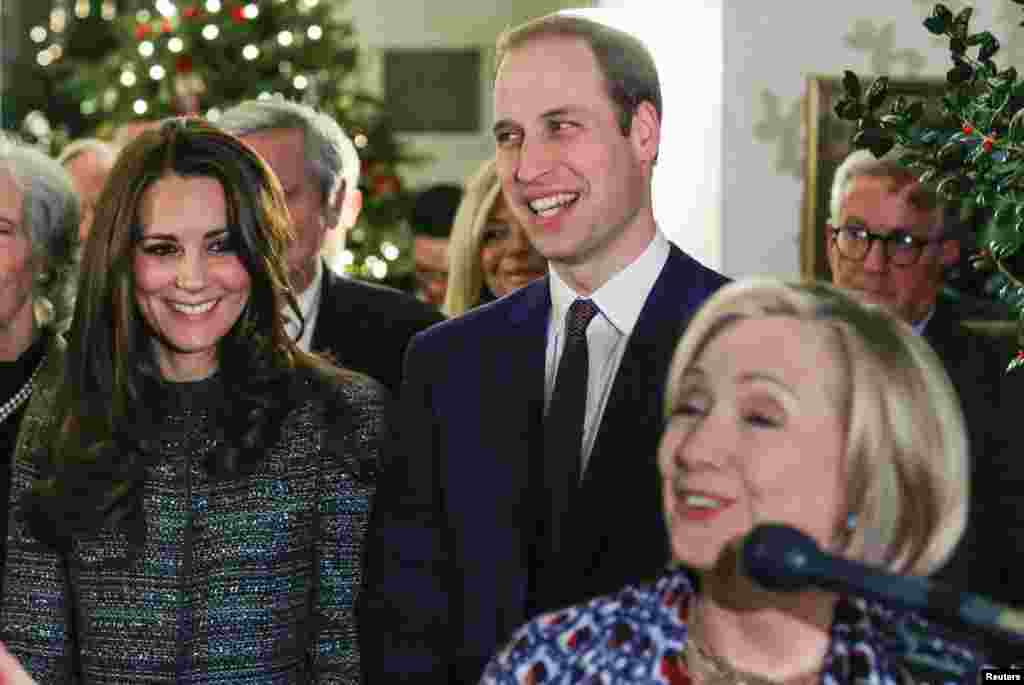 Shahzoda Uilyam va malika Katerina Bill Klinton boshqaruvchi jamg'armada, Nyu-York, 8-dekabr, 2014. Suratda ular sobiq Davlat kotibasi Xillari Klinton bilan.