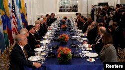 El presidente de EE.UU. Donald Trump pidió el pronto retorno a la democracia en Venezuela y dijo que su gobierno está dispuesto a aplicar medidas más severas.