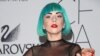 Lady Gaga recibe premio de moda