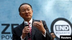 Presiden Bank Dunia Jim Yong Kim memberikan pandangannya dalam kampanye "EndPoverty 2030" di Washington DC, 10/4/2014. 