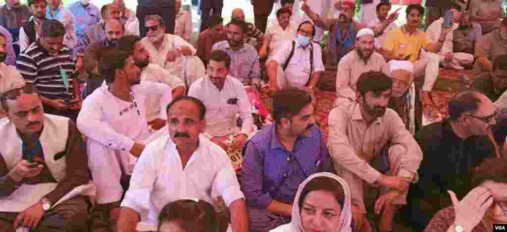 پاکستان میں 'میڈیا ریگولیٹری اتھارٹی' بل پر صحافی تنظیمیں تحفظات کا اظہار کرتے ہوئے اسے اظہارِ رائے کی آزادی سے متصادم قرار دے رہی ہیں۔ مجوزہ بل کو میڈیا انڈسٹری کی تمام نمائندہ تنظیموں اور ایسوسی ایشنز نے مسترد کرتے ہوئے اسے کالا قانون قرار دیا تھا۔