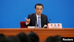 中國總理李克強在剛閉幕的兩會記者會上說，要落實外商投資法。（2019年3月15日）