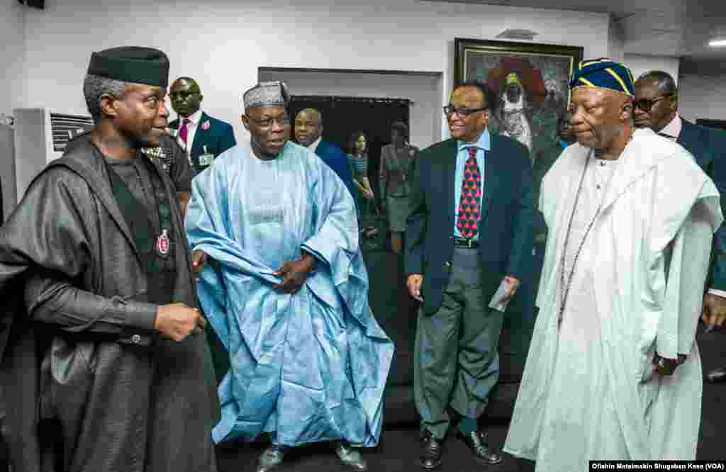 Farfesa Yemi Osinbajo, Olusegun Obasanjo Walter Carrington Tsohon Jakadan Amurka A Najeriya Da Kensington Adetubu. Disamba 12, 2017