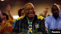 Le président sud-africain Jacob Zuma réagit lors du discours de clôture de la 54ème conférence nationale du Congrès national africain (ANC) au pouvoir à Johannesburg, Afrique du Sud, le 21 décembre 2017.