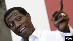 El célebre actor estadounidense Wesley Snipes fue enjuiciado por no pagar más de $14 millones en impuestos.