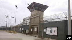 Pintu masuk Kamp no 5 dan 6 penjara pangkalan angkatan laut AS, Guantanamo, Kuba (Foto: dok).