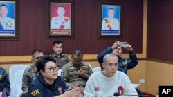 FILE - In this image provided by the Royal Thai Police, Chinese actor Wang Xing, right, talks with Thai police officers in Mae Sot district, in Thai-Myanmar border, Tak province Jan. 7, 2025.