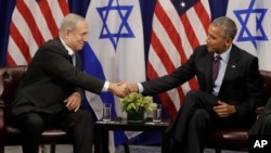 President Barack Obama shakes hands with Israeli Prime Minister Benjamin Netanyahu during a bilateral meeting at the Lotte New York Palace Hotel in New York, Sept. 21, 2016. 
