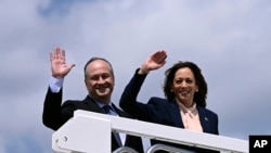 Vice-presidente, Kamala Harris e Doug Emhoff na Base Conjunta Andrews, Maryland, 6 de agosto de 2024