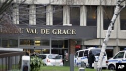A fachada do Hospital Militar Val-de-Grace ,em Paris, onde Malan Bacai Sanhá morreu, esta segunda-feira.