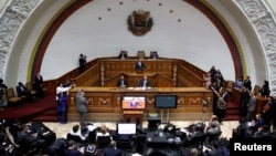 Se les señalan por los mismos cargos de los que fue señalado la semana pasada el vicepresidente del parlamento, Edgar Zambrano, por parte del TSJ. 