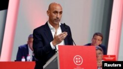 El presidente de la RFEF suspendido provisionalmente por FIFA, Luis Rubiales, durante la asamblea extraordinaria celebrada el 25 de agosto de 2023.